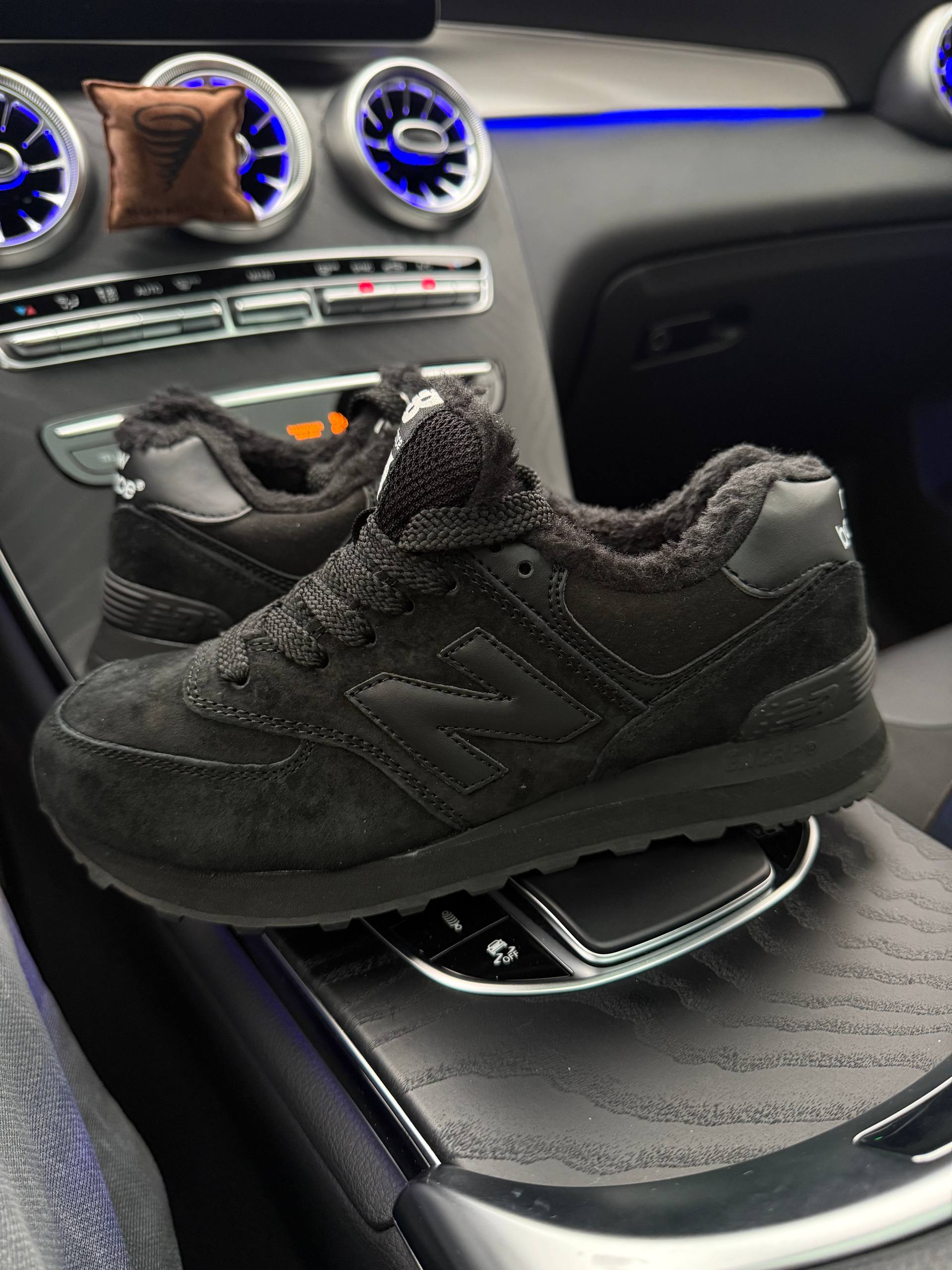 New Balance 574 Total Black Fur