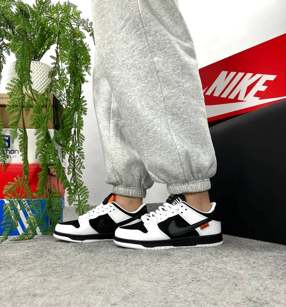 Nike SB Dunk Low Tightbooth White Black