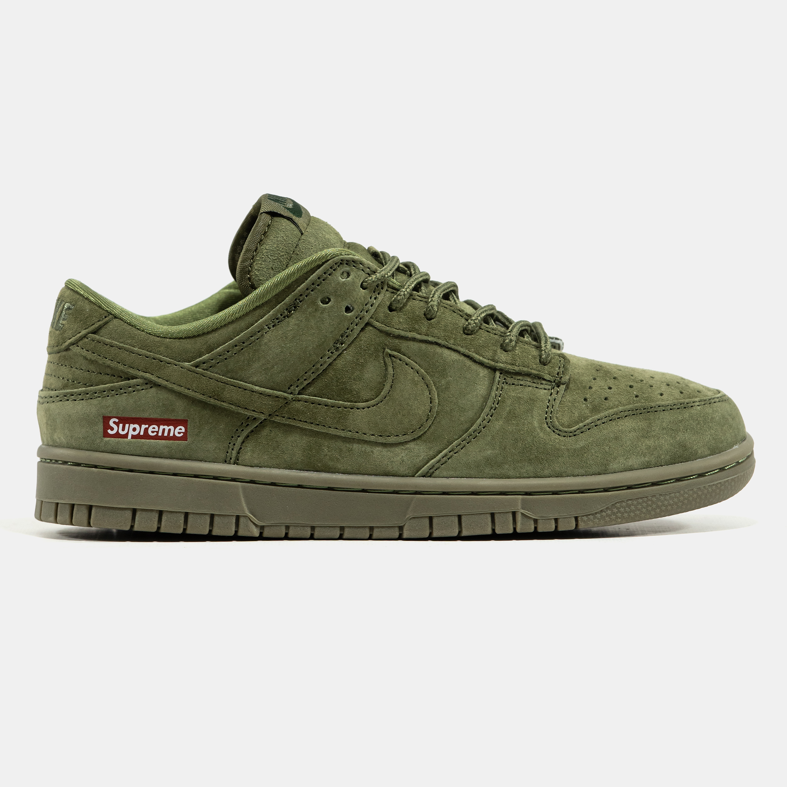 Nike SB Dunk Low x Supreme
