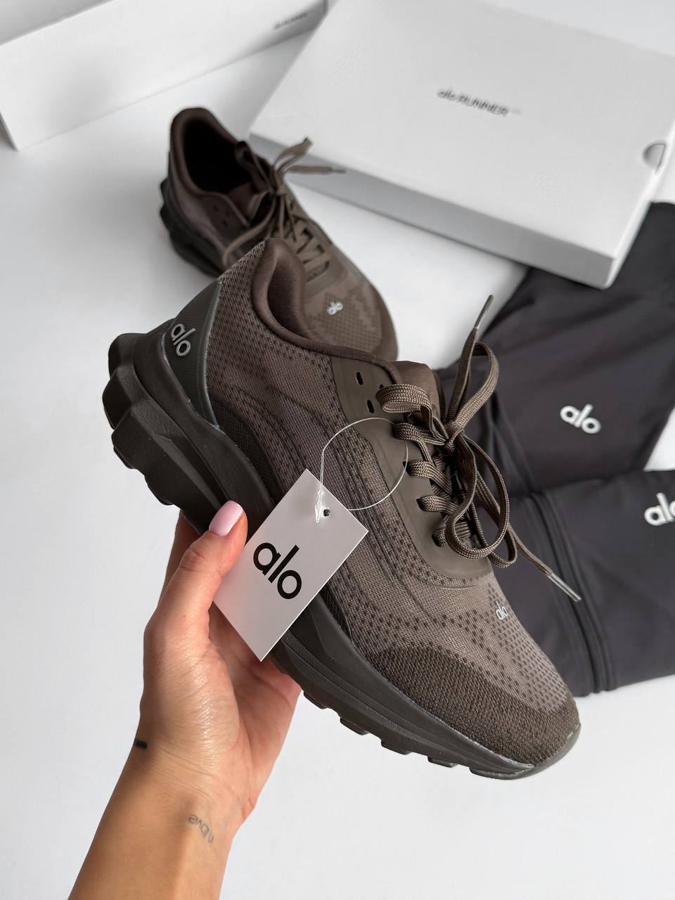 Alo Yoga Runner Brown