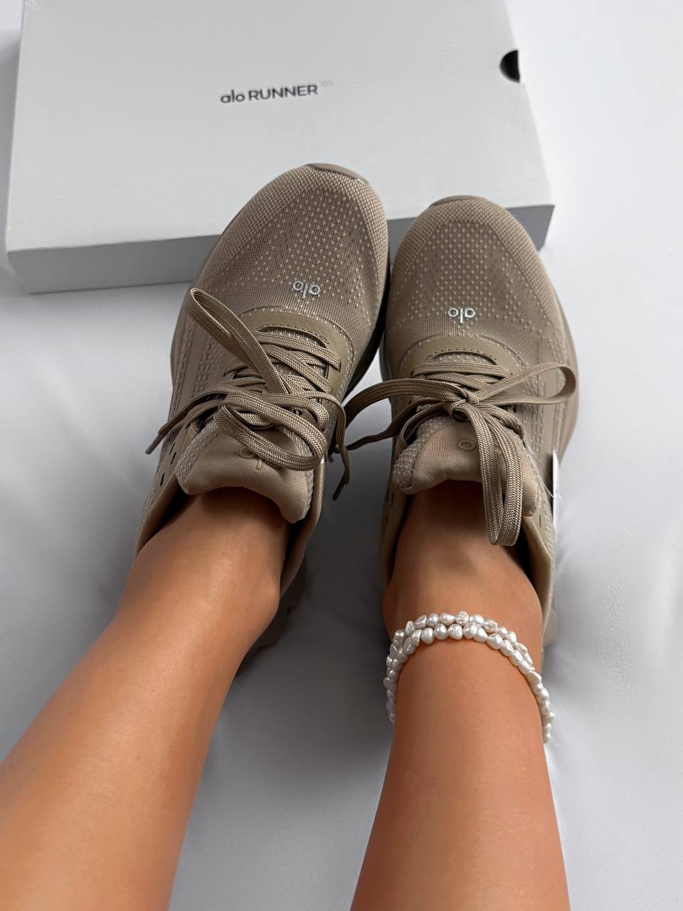 Alo Yoga Runner Beige - Зображення 3