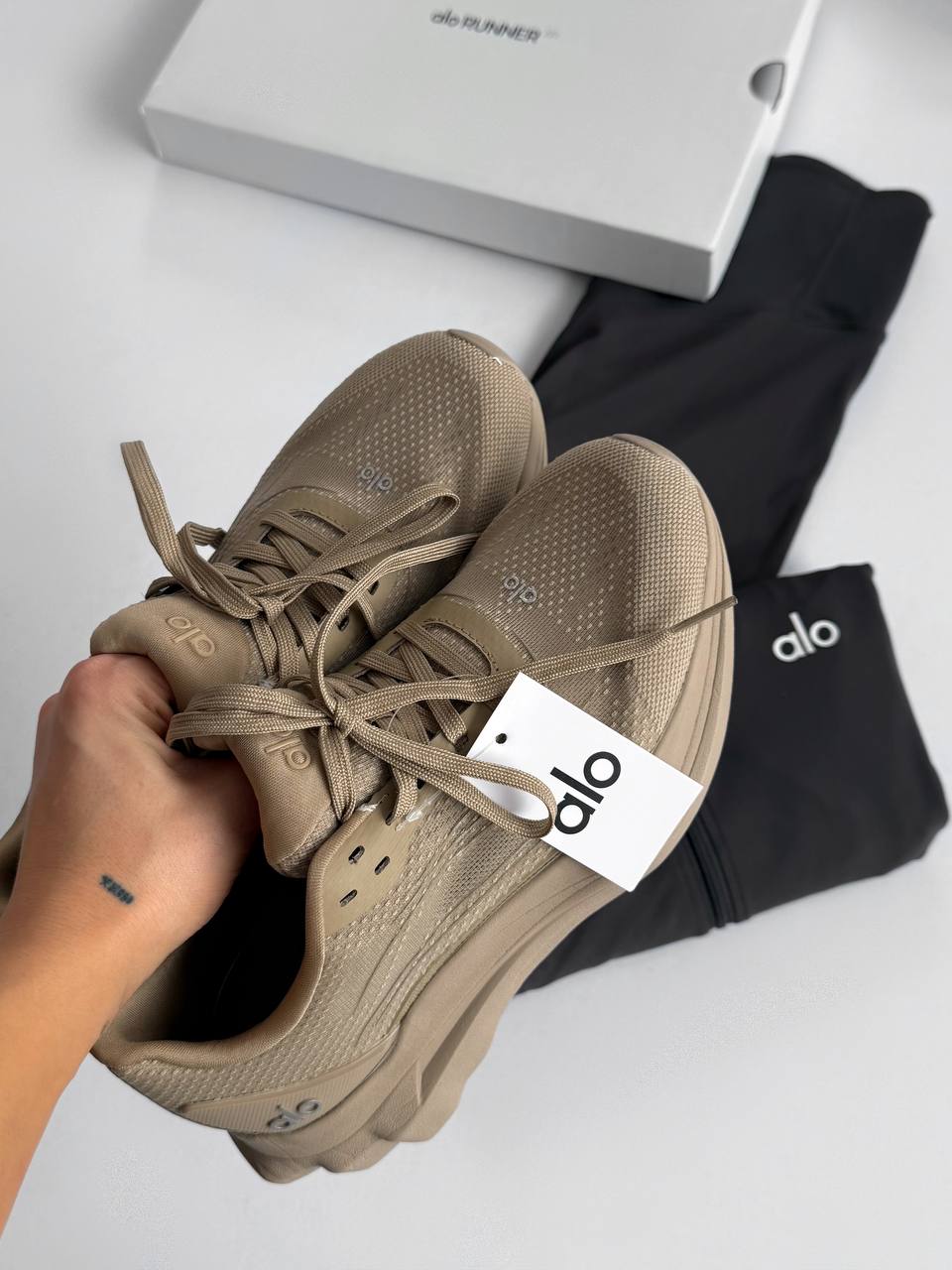 Alo Yoga Runner Beige - Зображення 5