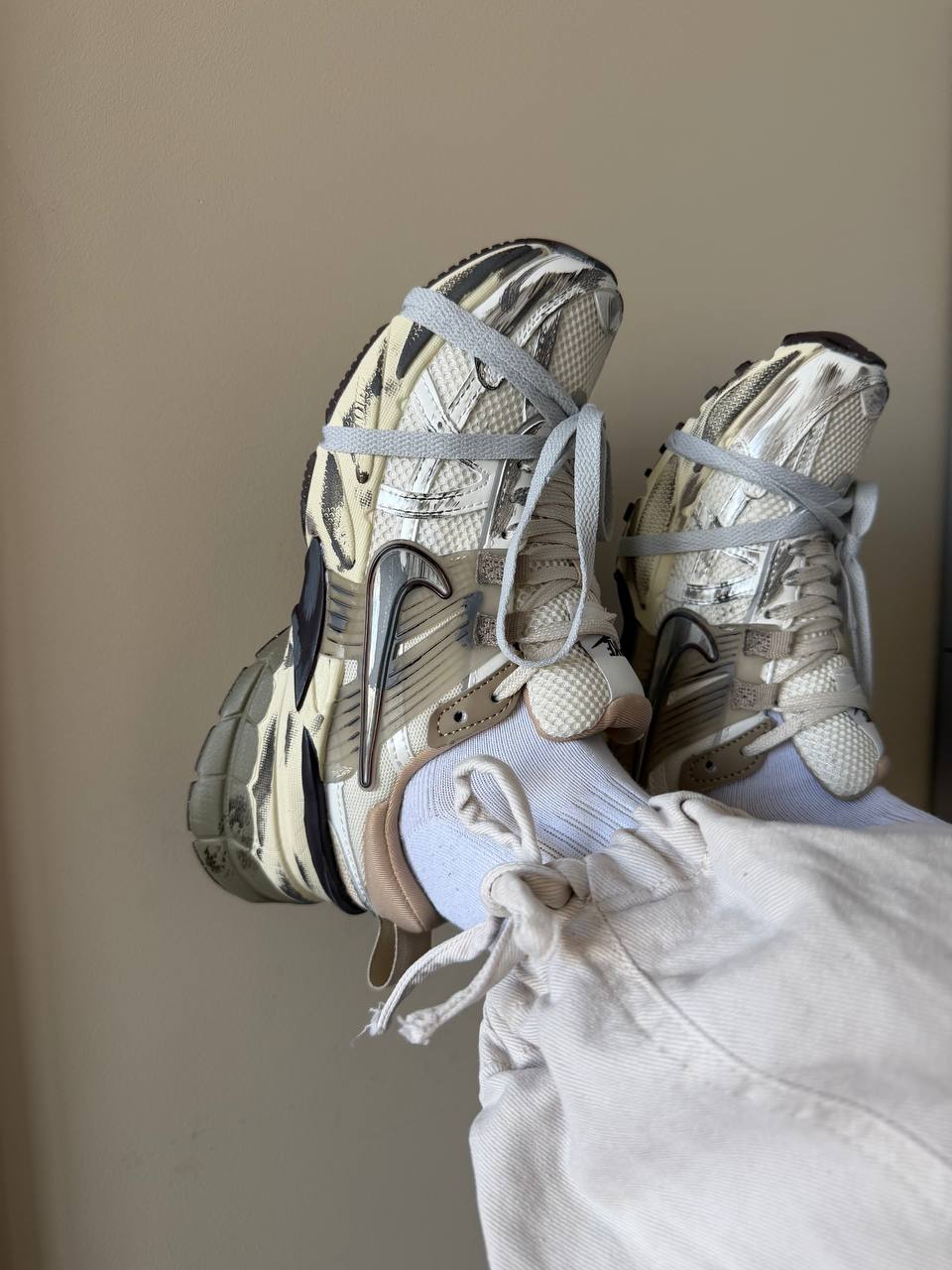 Nike V2K Run White Beige