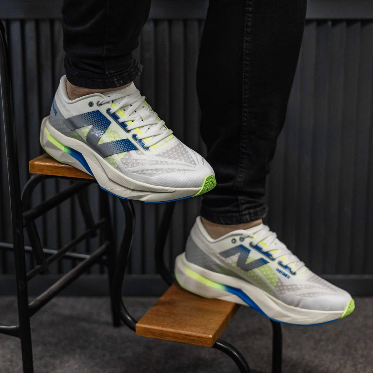 New Balance Elite V4 - Зображення 2