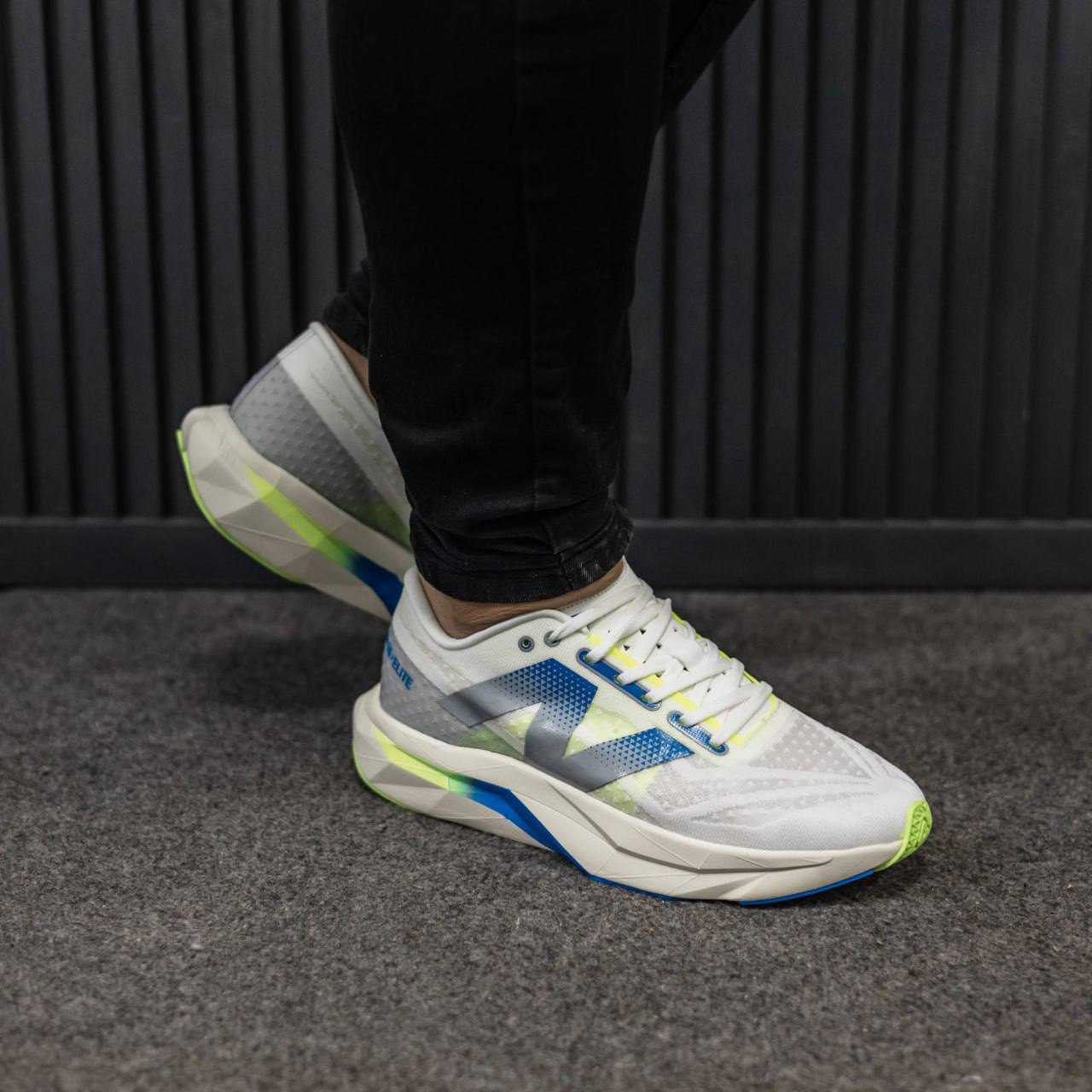 New Balance Elite V4