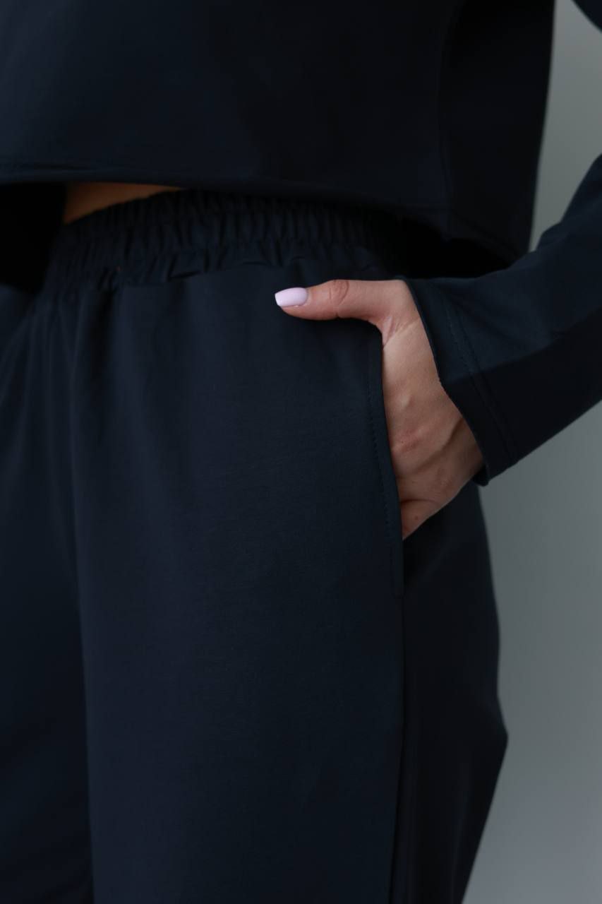 Жіночий костюм кроп-світшот та прямі штани 091с3т - Зображення 9