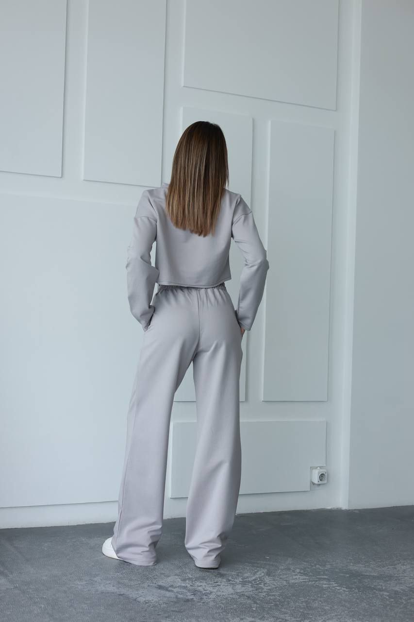 Жіночий костюм кроп-світшот та прямі штани 0987т - Зображення 3