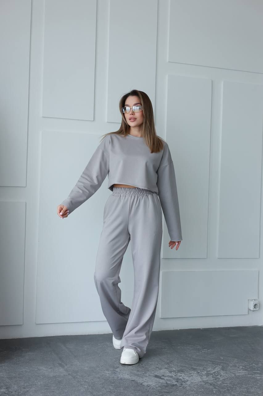 Жіночий костюм кроп-світшот та прямі штани 0987т - Зображення 2