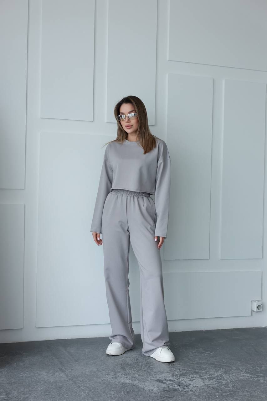 Жіночий костюм кроп-світшот та прямі штани 0987т