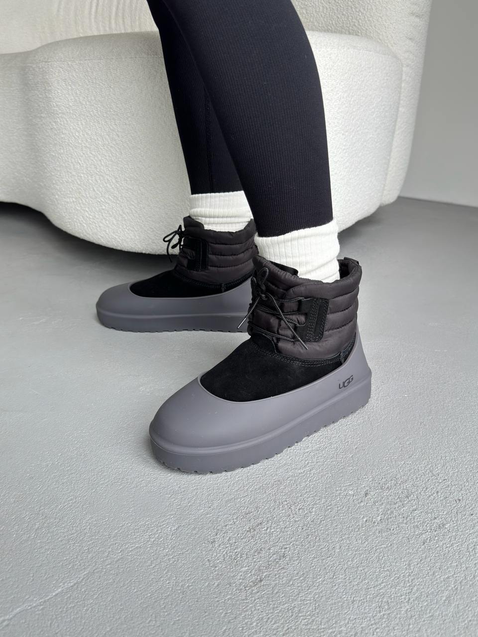 Ugg Classic Mini Lace-Up Black - Зображення 3