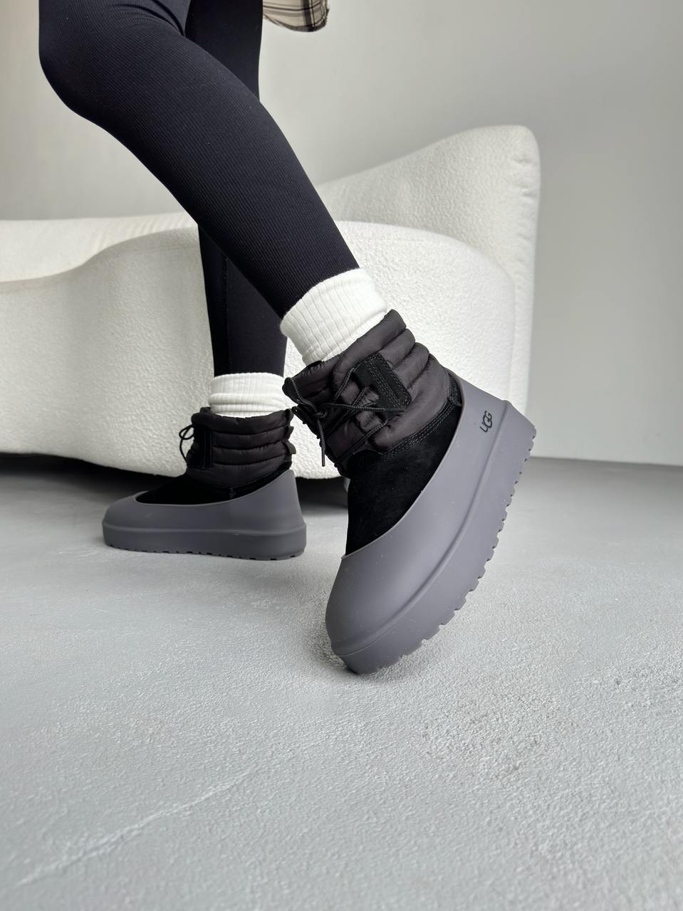 Ugg Classic Mini Lace-Up Black - Зображення 4