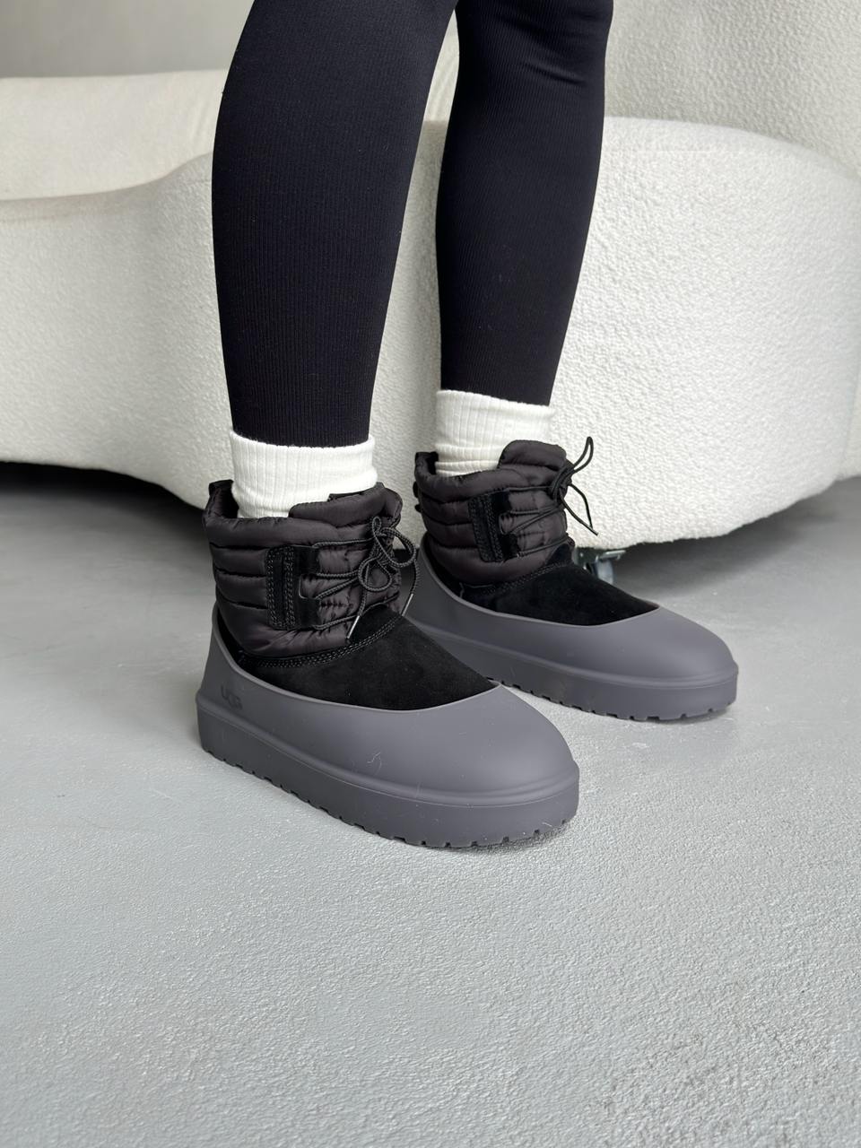 Ugg Classic Mini Lace-Up Black - Зображення 6